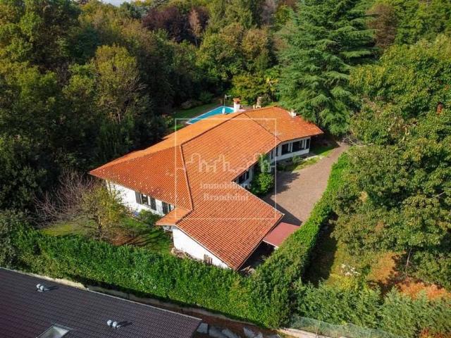Villa in vendita a Luvinate VA