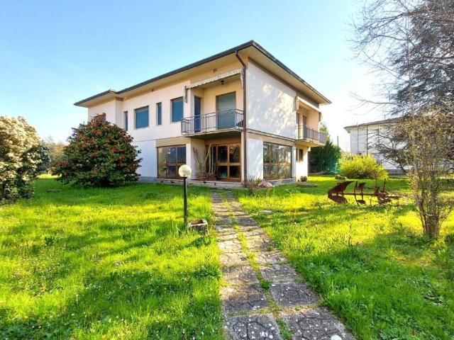 Villa in vendita a Lucca