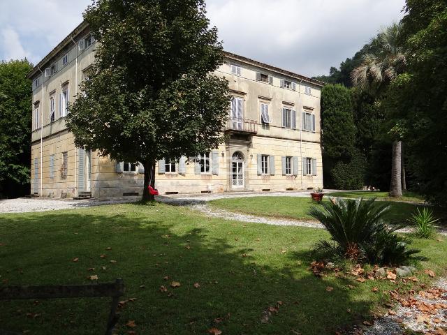 VILLA in VENDITA a LUCCA COLLINE di 12 vani