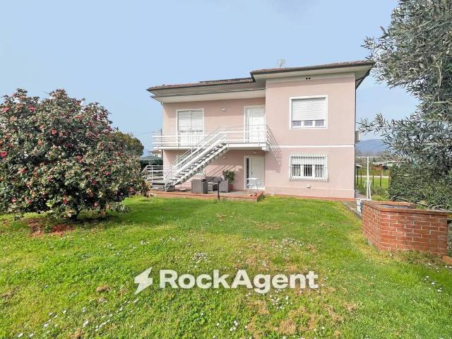 Villa in vendita a Lucca LU