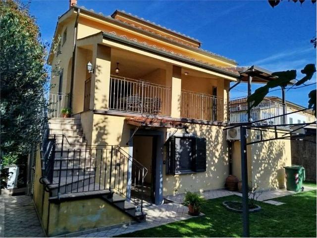 Villa in vendita a Lucca LU