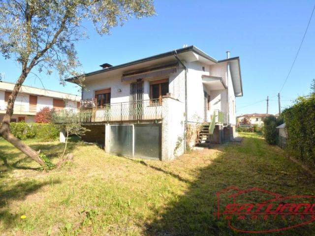 Villa in vendita a Lucca LU
