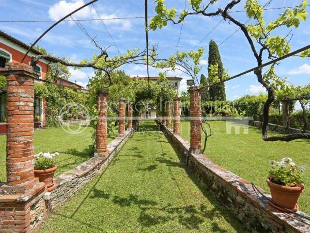Villa in vendita a Lucca LU