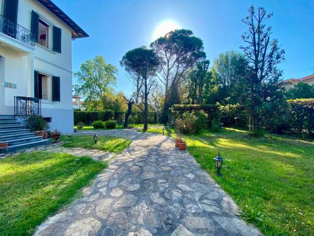 Villa in vendita a Lucca LU