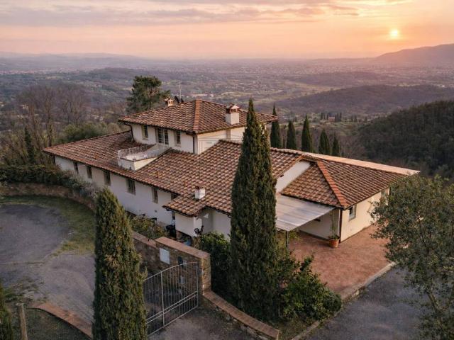 Villa in vendita a Lucca LU