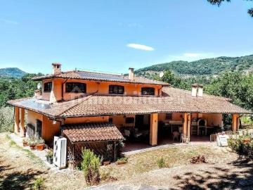 Villa in vendita a Lucca LU