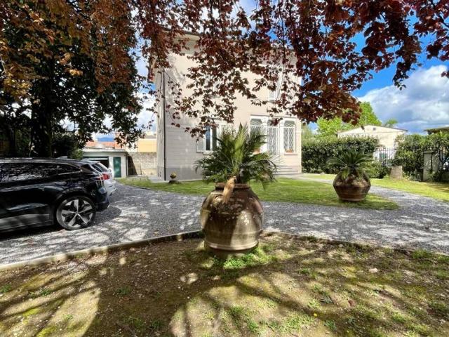 Villa in vendita a Lucca LU