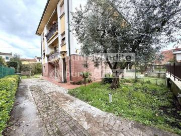 Villa in vendita a Lucca LU