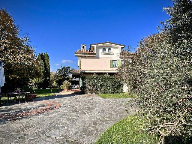 Villa in vendita a Lucca LU