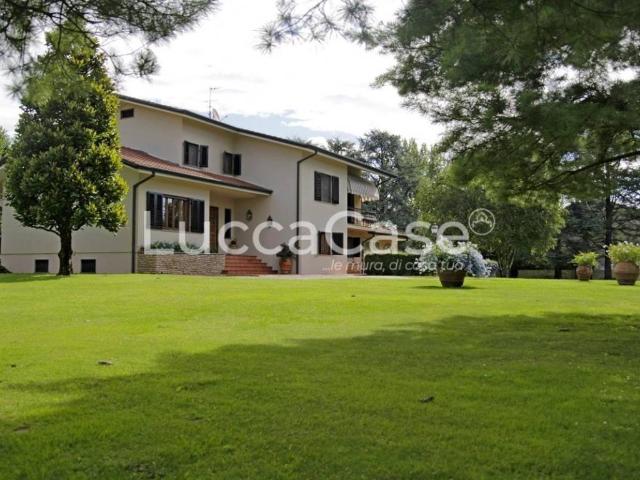 Villa in vendita a Lucca LU