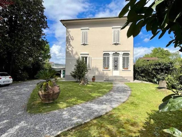 Villa in vendita a Lucca LU