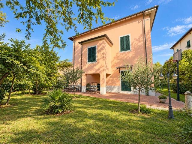 Villa in vendita a Lucca LU