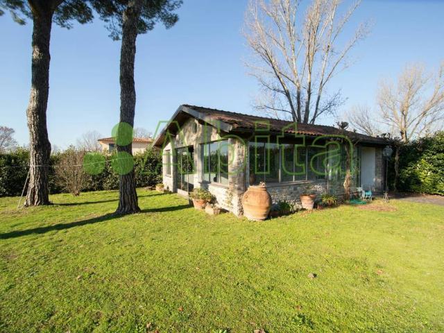 Villa in vendita a Lucca LU
