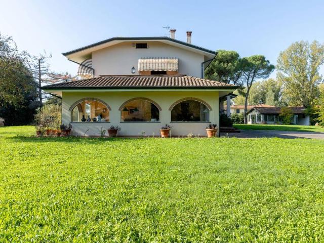 Villa in vendita a Lucca LU