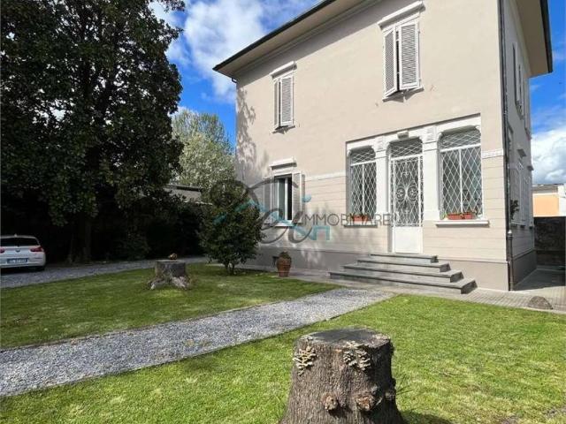 Villa in vendita a Lucca LU