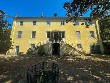 Villa in vendita a Lucca LU