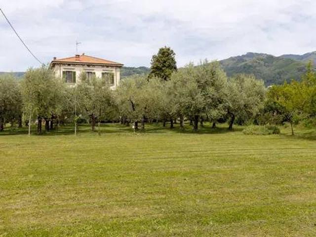 Villa in vendita a Lucca LU