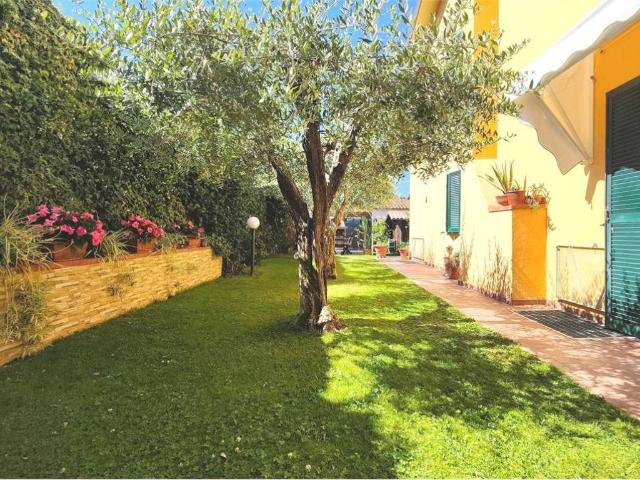 Villa in vendita a Lucca LU