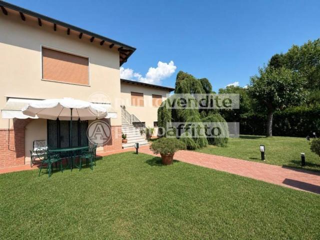 Villa in vendita a Lucca LU