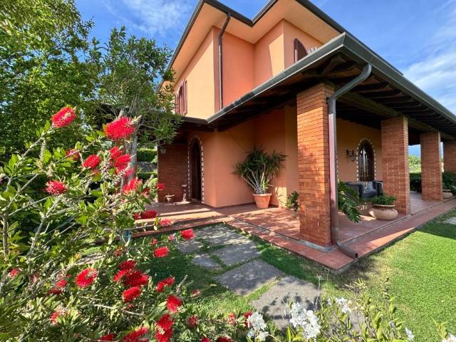 Villa in vendita a Lucca LU