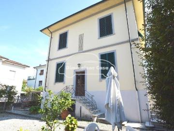 Villa in vendita a Lucca LU