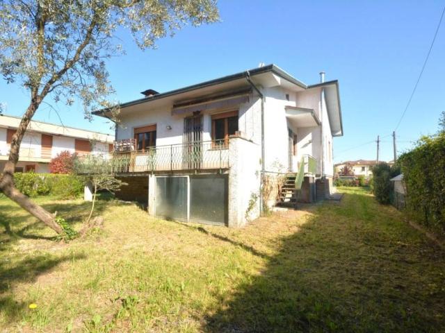 Villa in vendita a Lucca LU