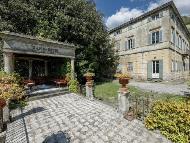 Villa in vendita a Lucca LU
