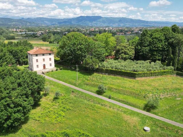 Villa in vendita a Lucca LU
