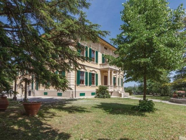 Villa in vendita a Lucca LU