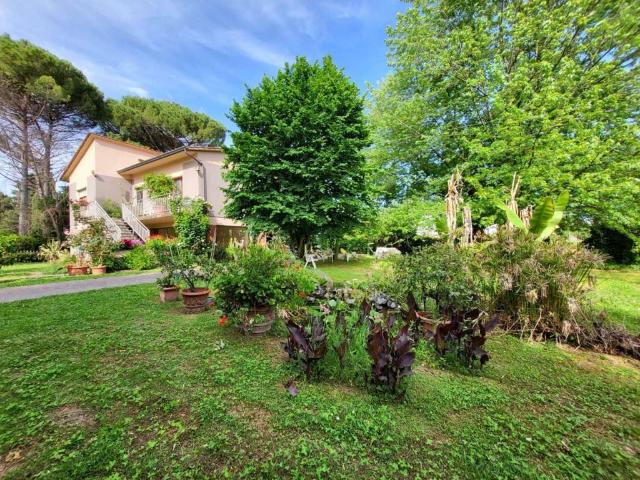 Villa in vendita a Lucca LU
