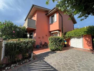 Villa in vendita a Lucca LU