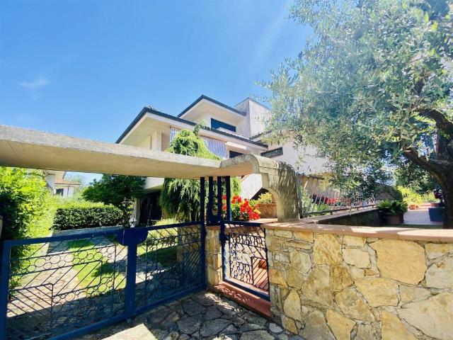 Villa in vendita a Lucca LU