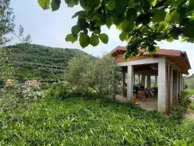 Villa in vendita a Lucinasco IM