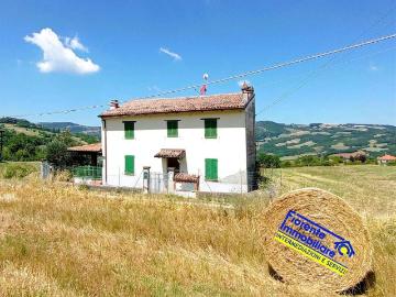 Villa in vendita a Lugagnano Val d'Arda PC