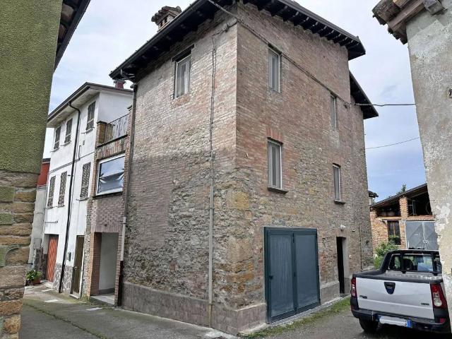 Villa in vendita a Lugagnano Val d'Arda PC