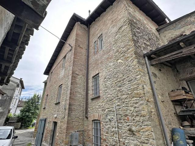 Villa in vendita a Lugagnano Val d'Arda PC