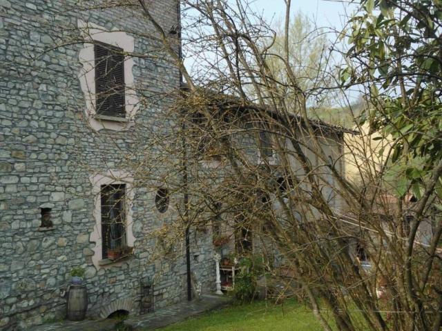 Villa in vendita a Lugagnano Val d'Arda PC