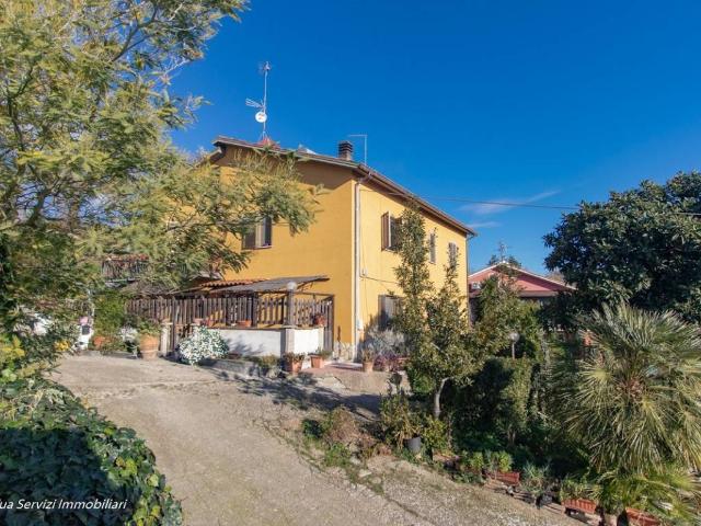 Villa in vendita a Lugnano in Teverina TR