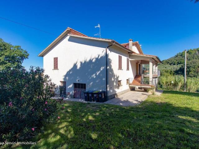 Villa in vendita a Lugnano in Teverina TR