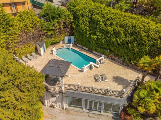 Villa in vendita a Luino 800m² Luino