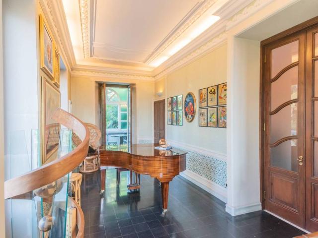 Villa in vendita a Luino VA