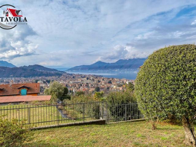Villa in vendita a Luino VA