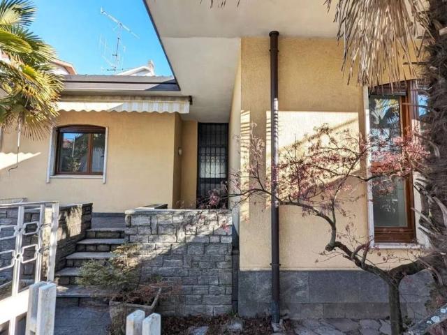 Villa in vendita a Luino VA