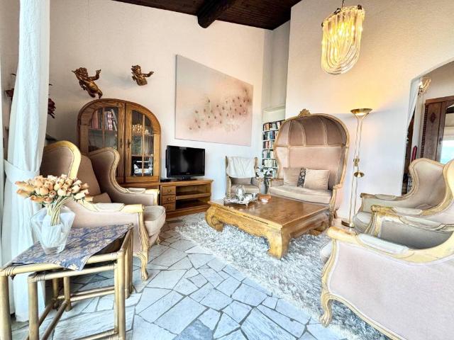 Villa in vendita a Luino VA
