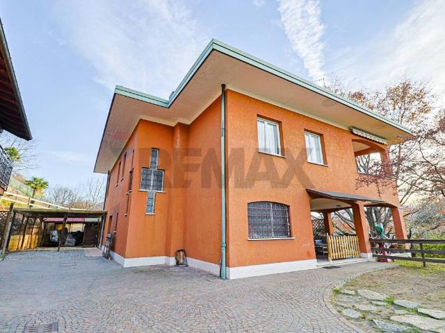 Villa in vendita a Luino VA