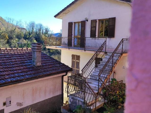 Villa in vendita a Lumarzo GE