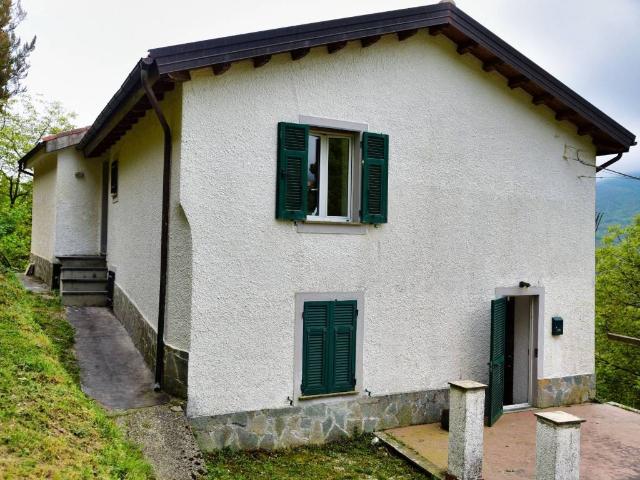 Villa in vendita a Lumarzo GE