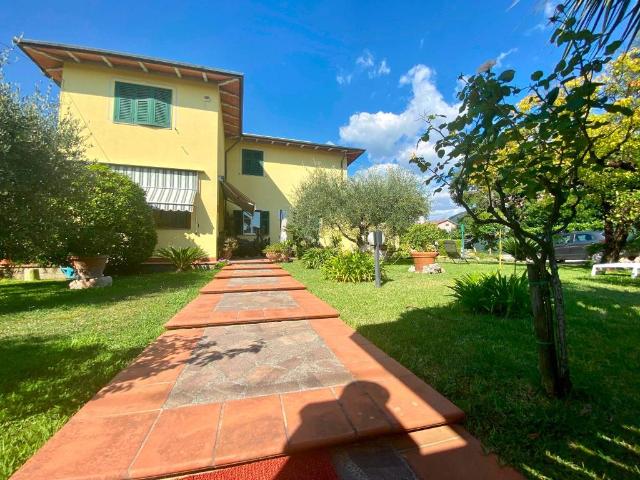Villa in vendita a Luni SP