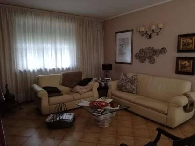 Casa indipendente in vendita a Luni SP