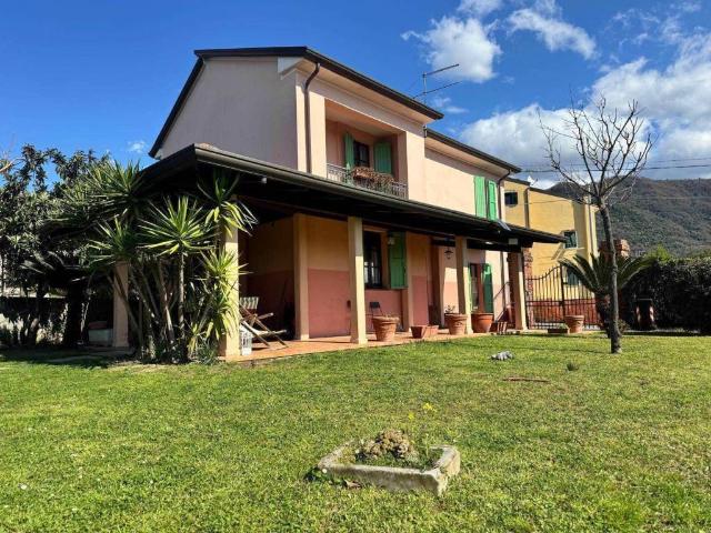 Villa in vendita a Luni SP
